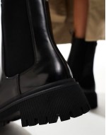 chunky low ankle chelsea boot in black