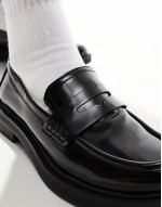loafers in black